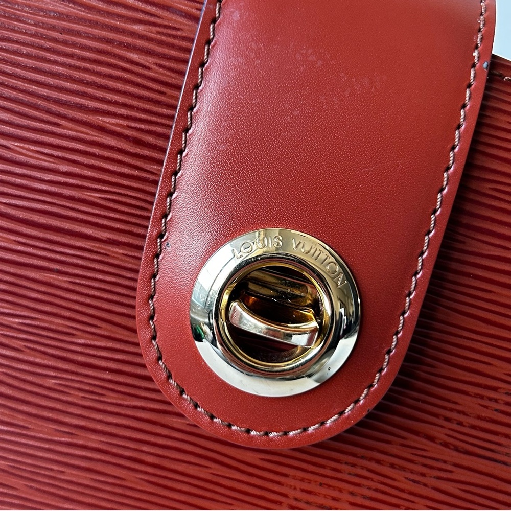 Louis Vuitton Vintage Capucines - Picture 8 of 17